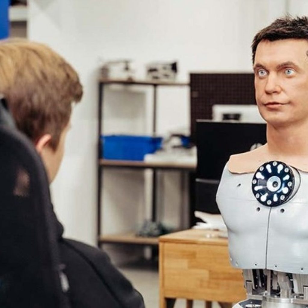 Empresa oferece valor milionário a quem ceder rosto para criar robôs