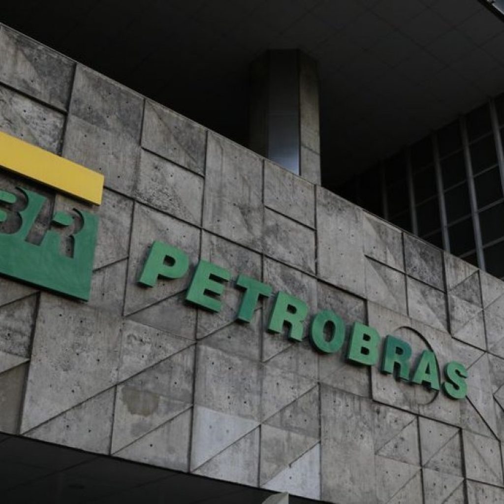Petrobras (PETR4) inicia produção do navio-plataforma na Bacia de Campos