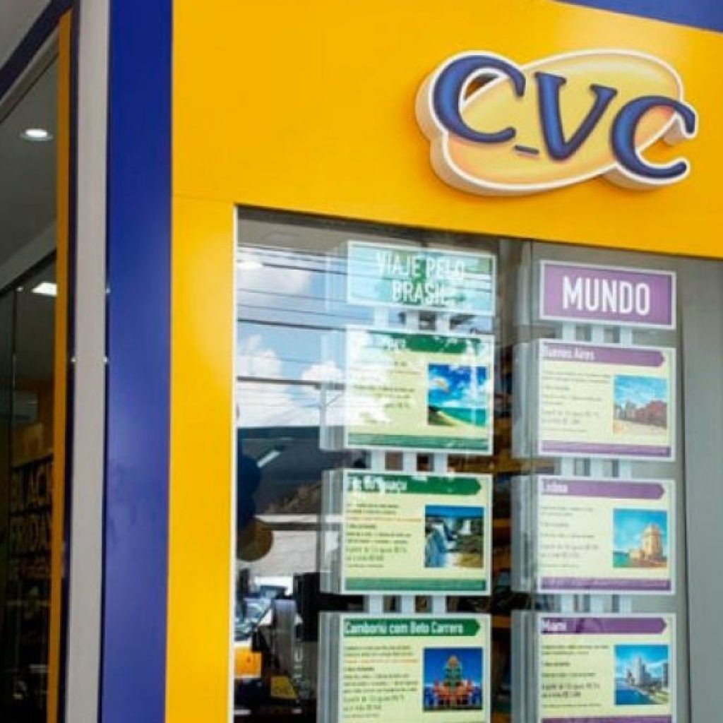 CVC (CVCB3) apresenta queda de 4% nas ações após renúncia de diretor