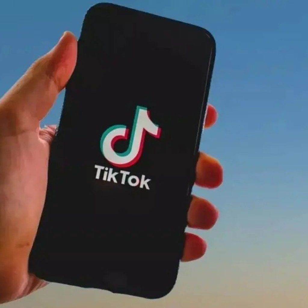 Tik Tok é multado por falhas em privacidade de dados no Reino Unido