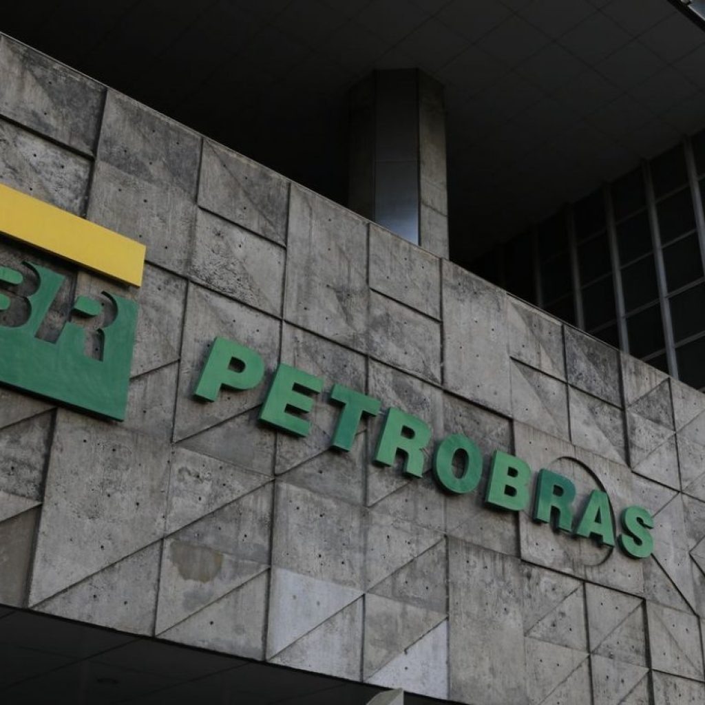 Petrobras (PETR4) anuncia redução de R$ 0