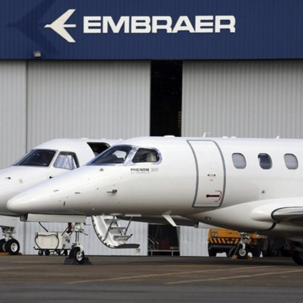 Embraer (EMBR3) e Raízen (RAIZ4) fecham parceria para produzir combustível sustentável