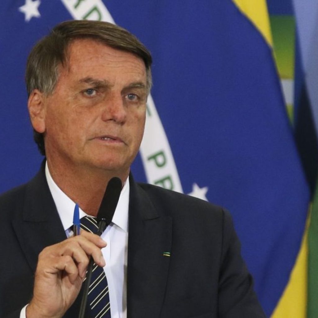 Bolsonaro: TSE mantém multa contra campanha por fake news
