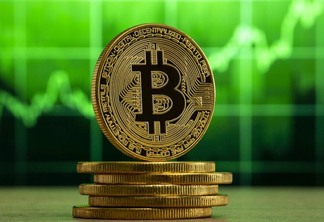 Analistas preveem bitcoin acima de US$ 75 mil em 1 ano