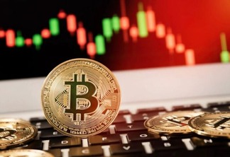 Bitcoin tenta se manter nos R$ 296 mil