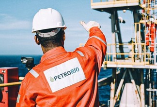 Ações da PetroRio caem 3% em pausa após rali