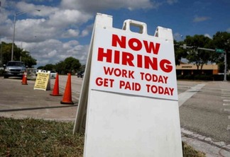 Solicitações de auxílio-desemprego nos EUA registram alta inesperada