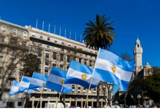 Argentina é rebaixada de CCC- para C por Fitch Ratings
