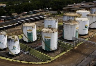 Petrobras reduz preço da gasolina para conter alta dos impostos