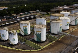 Petrobras (PETR4) anuncia redução de 6% no preço da gasolina