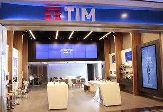 TIM (TIMS3) registra queda de 54