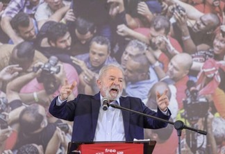 Ipec: Lula oscila para cima e Bolsonaro se mantém com 31%