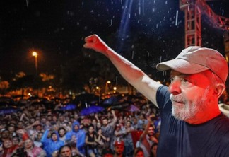 Lula registra candidatura e declara patrimônio de R$ 7