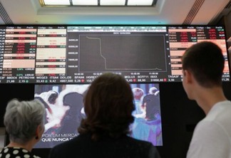 Ibovespa abre em alta na contramão de mercados mundiais; dólar opera em queda