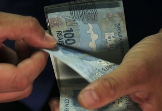 Renda média do brasileiro atinge menor valor em dez anos