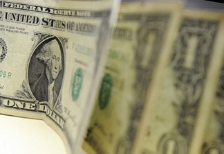 Dólar opera em leve alta após dados sobre a inflação nos EUA