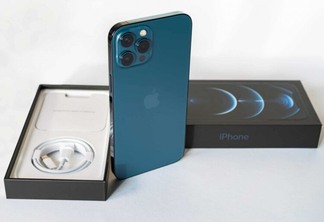 Apple é condenada a pagar R$ 5 mil por vender iPhone sem carregador