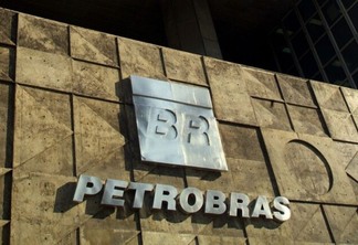 Petrobras aumenta preço da gasolina em 18