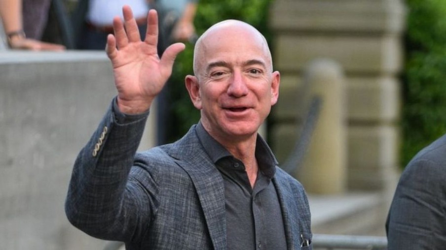 Bezos deixa Amazon nesta segunda; o que muda para a gigante da tecnologia?