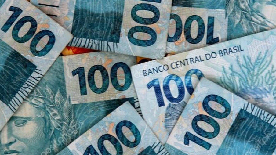 depositphotos_123964668-stock-photo-100-real-brazilian-money-notes