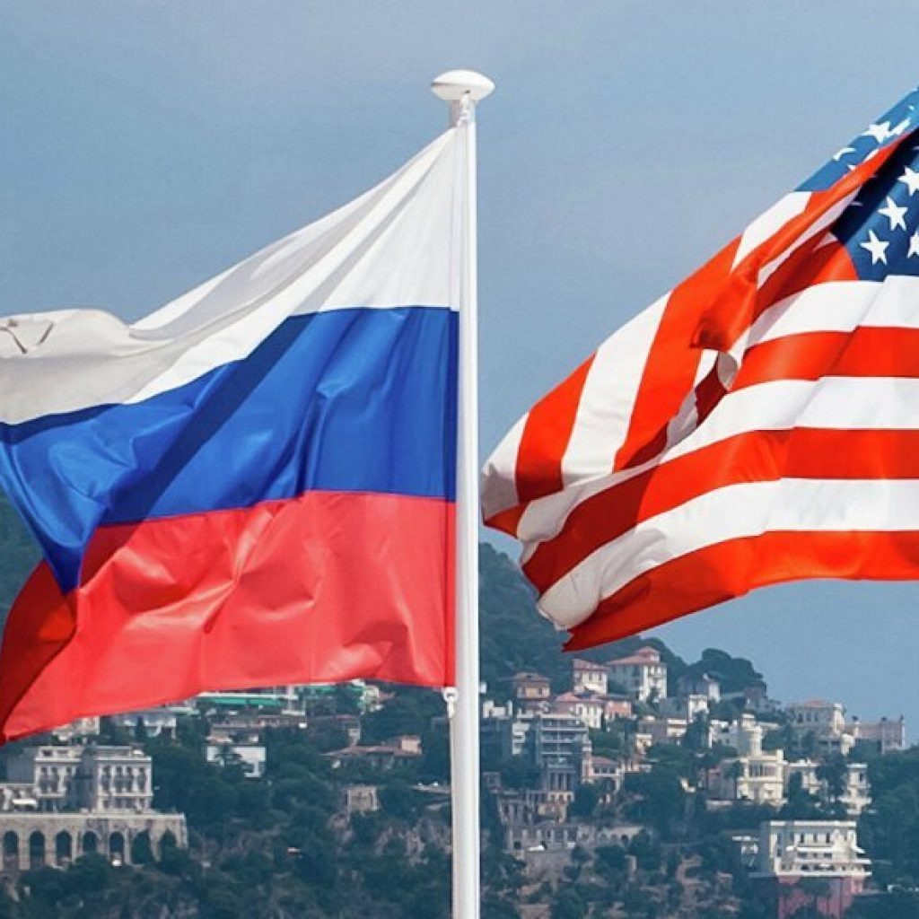 Rússia ameaça retaliar e embaixador dos EUA entrega resposta