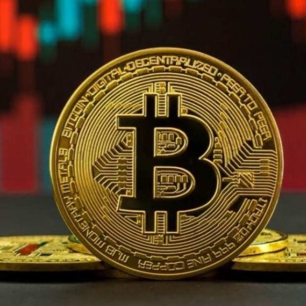 Bitcoin cai para US$ 38 mil com fuga de ativos de risco