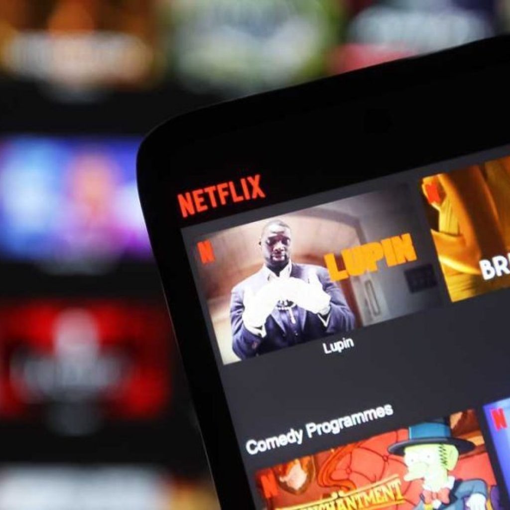 Ações da Netflix fecham em queda de mais de 20% na Nasdaq  