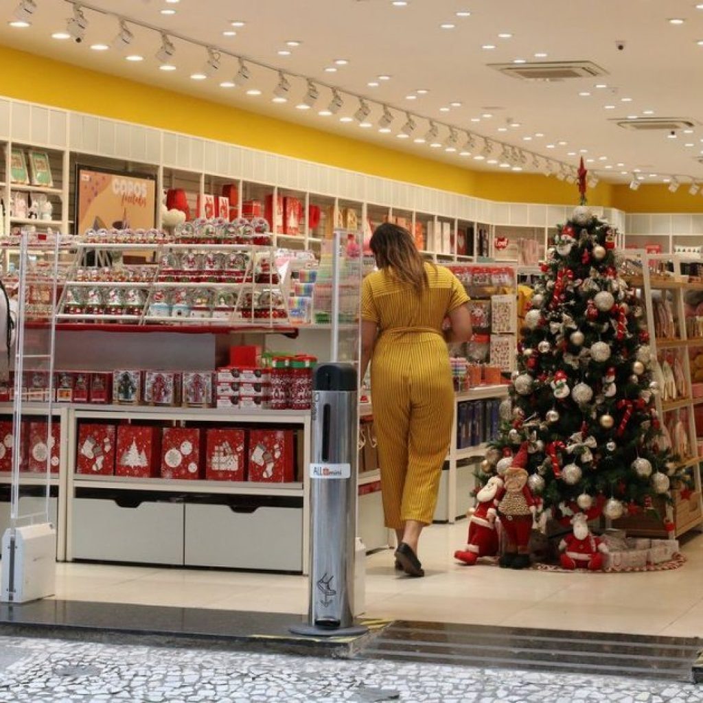 Intenção de compra do brasileiro cai 24% no Natal