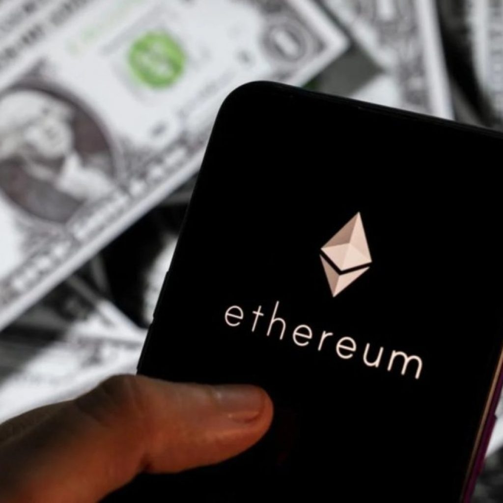 Ethereum acompanha bitcoin e atinge máxima