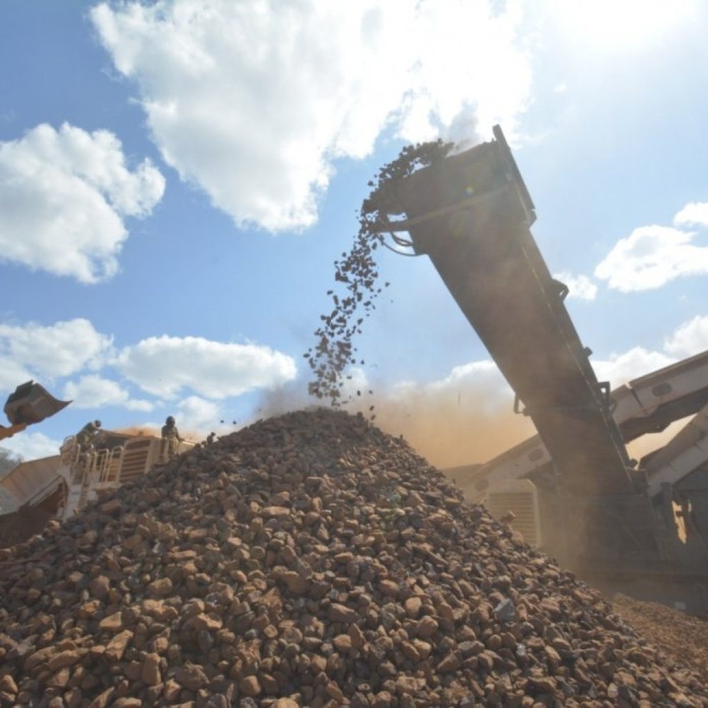 Empresas: minério avança e ameniza receios sobre economia chinesa
