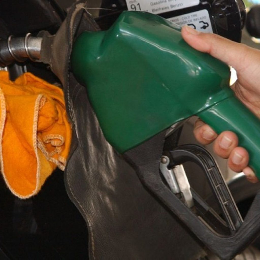 Preço da gasolina na refinaria acumula alta de 74% em 2021