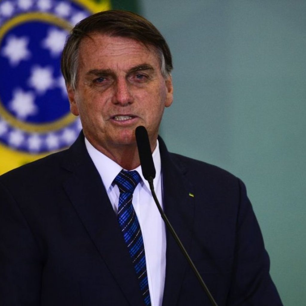 Bolsonaro quer que Auxílio Brasil chegue a R$ 400