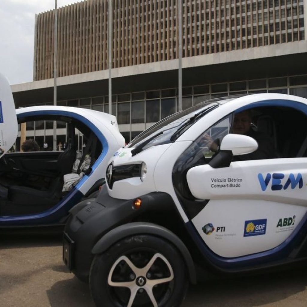 Compra de carros elétricos no Brasil acelera no primeiro semestre