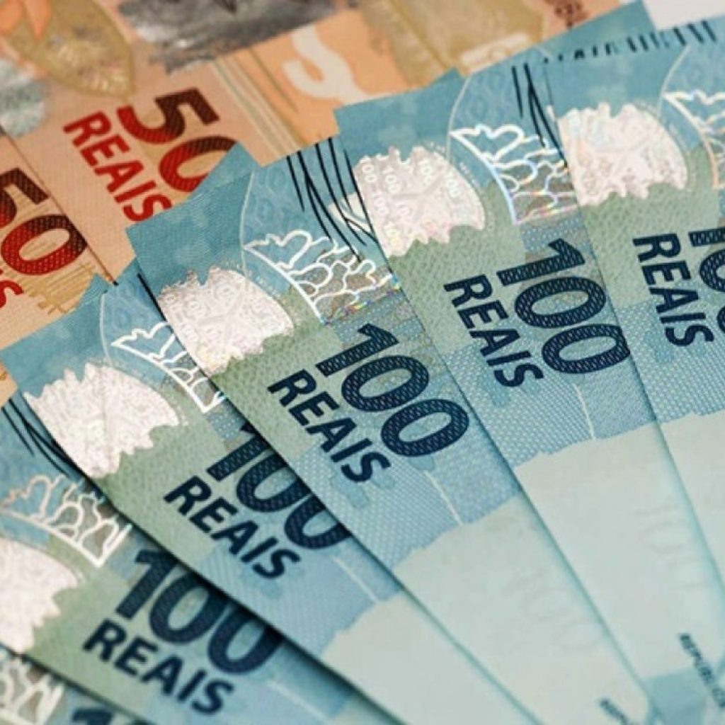 Arrecadação federal chega a R$ 897 bilhões no primeiro semestre