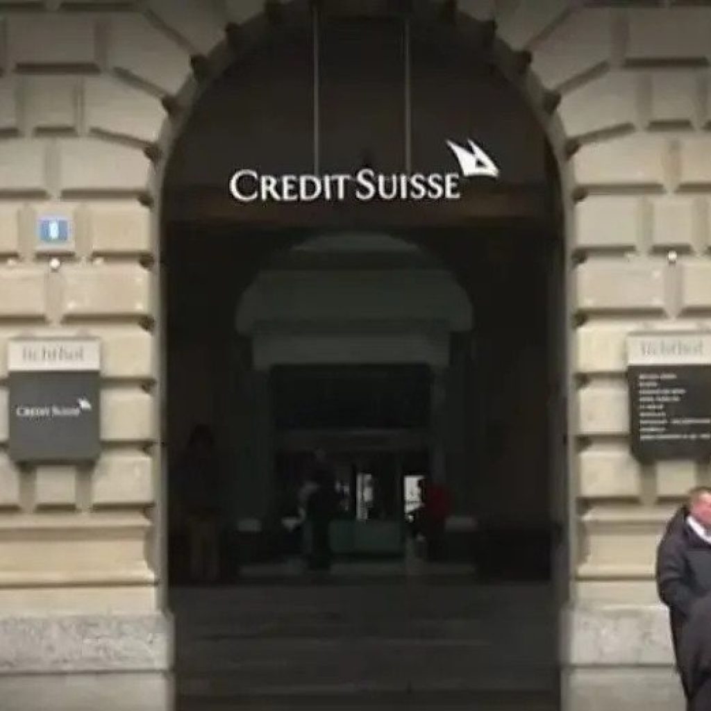 Clientes do Credit Suisse resgatam US$ 88 bilhões no 4T22