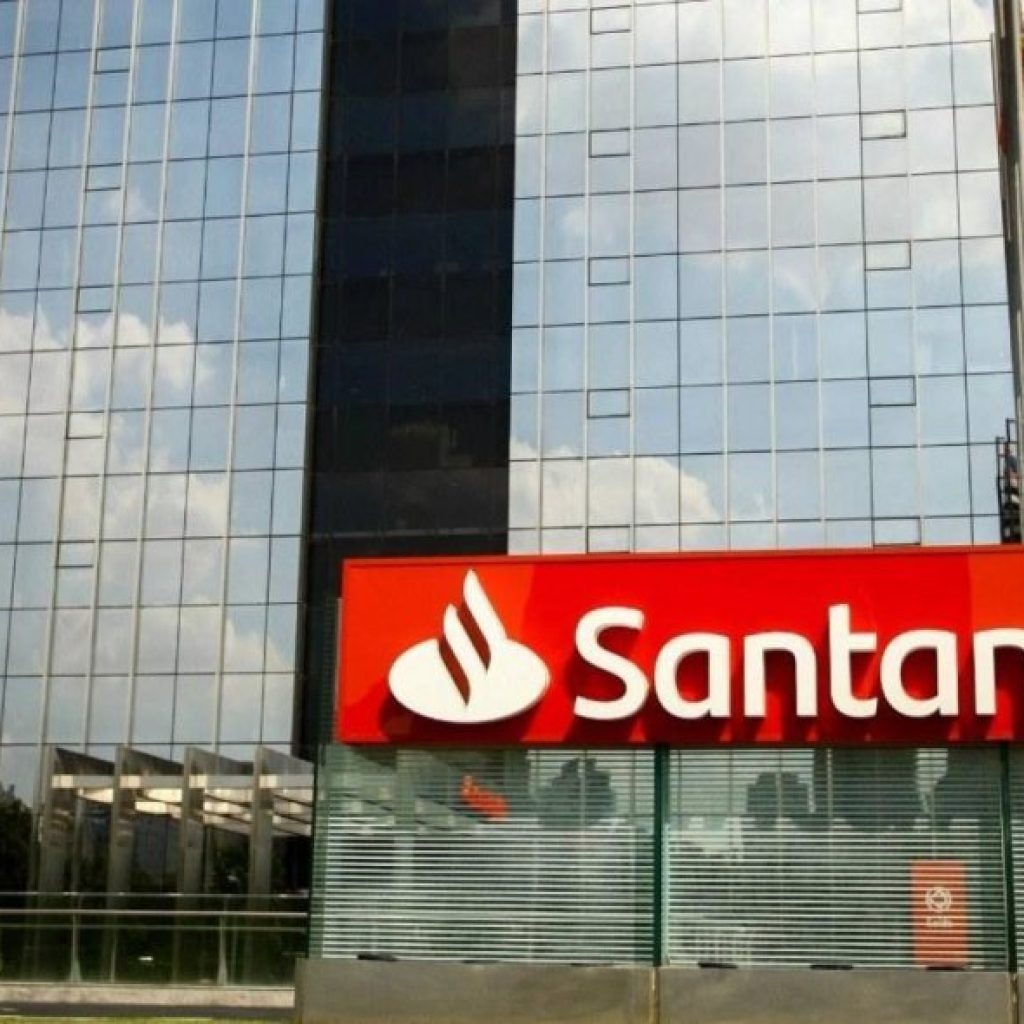 Santander (SANB11) se compromete a ressarcir clientes por perdas durante queda no app