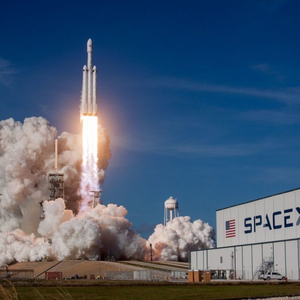 SpaceX tem lançamento recorde de foguetes com missão da Starlink