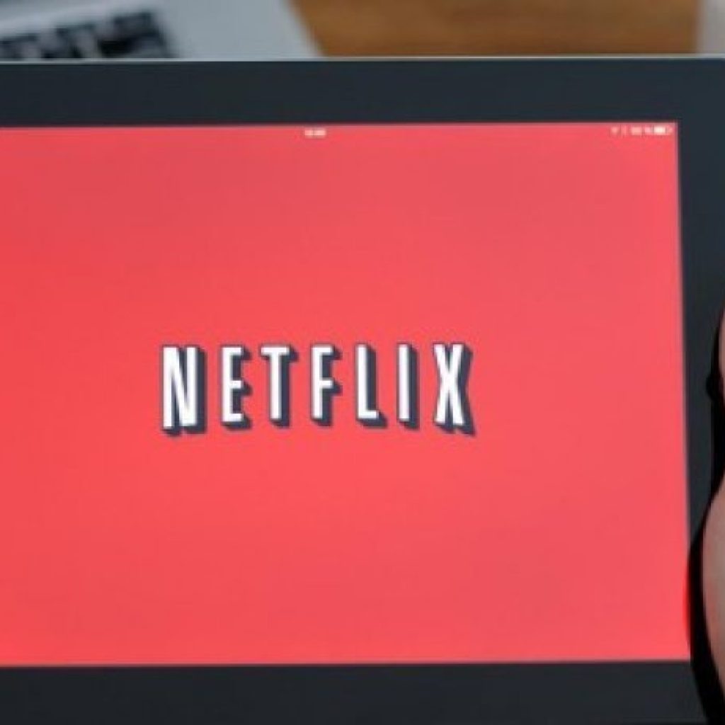 Netflix anuncia parceria com Microsoft e vai oferecer assinatura de streaming mais barata