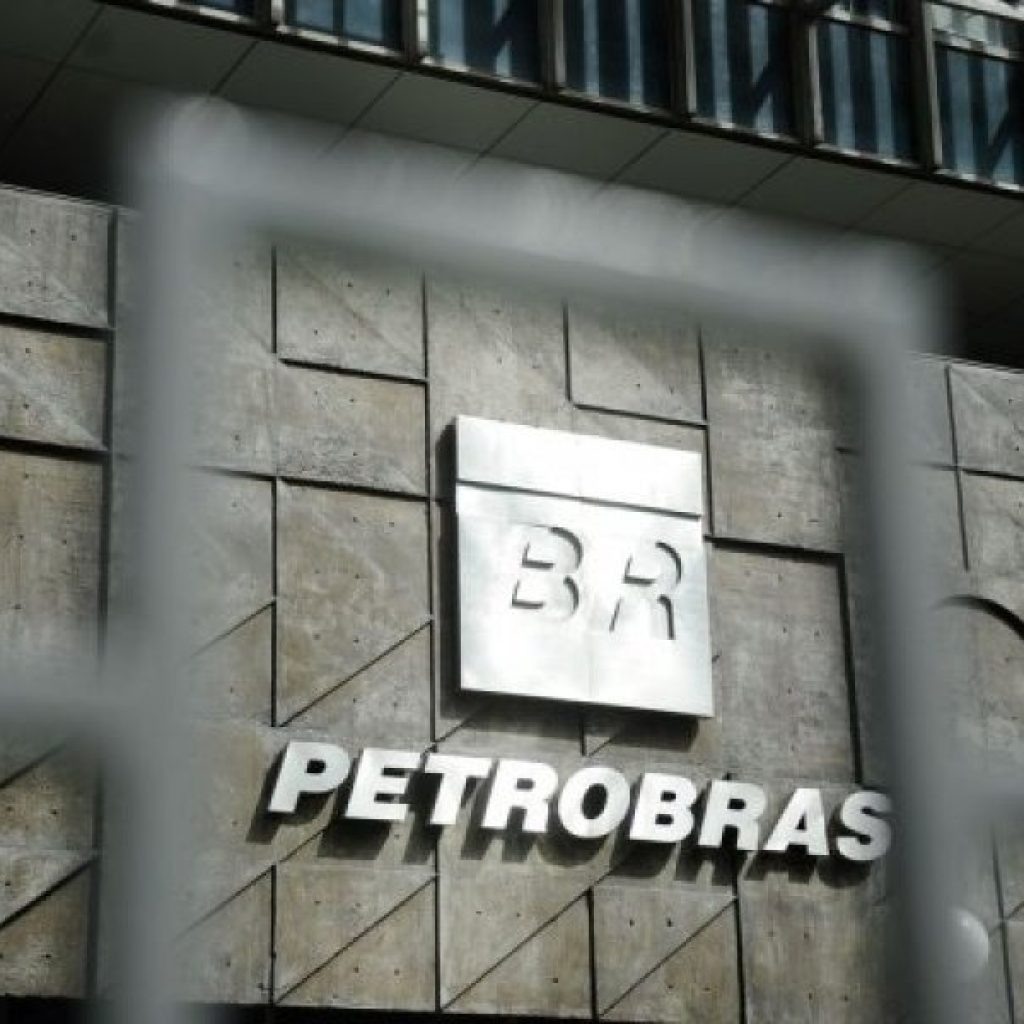 Petrobras (PETR3;PETR4) acumula perda de R$ 99 milhões em valor de mercado desde troca na presidência