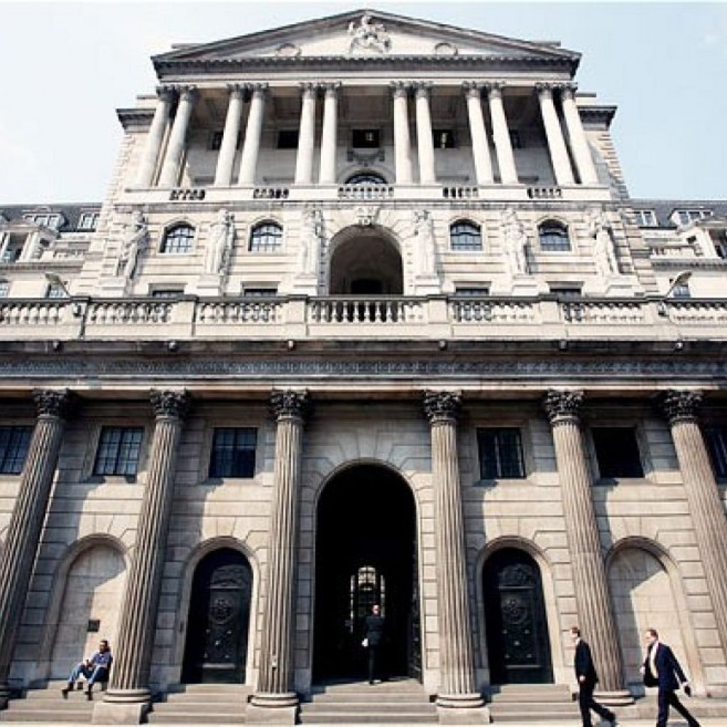 Banco Central da Inglaterra sobe taxa de juros para 1