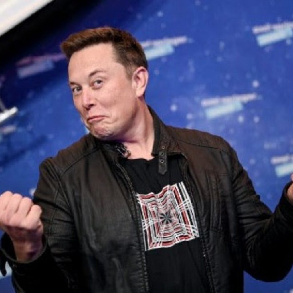 Elon Musk exige retorno presencial dos funcionários da Tesla (TSLA34)