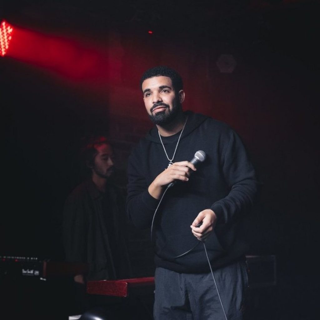 Rapper Drake doa 35 bitcoins para fãs durante live na Twitch