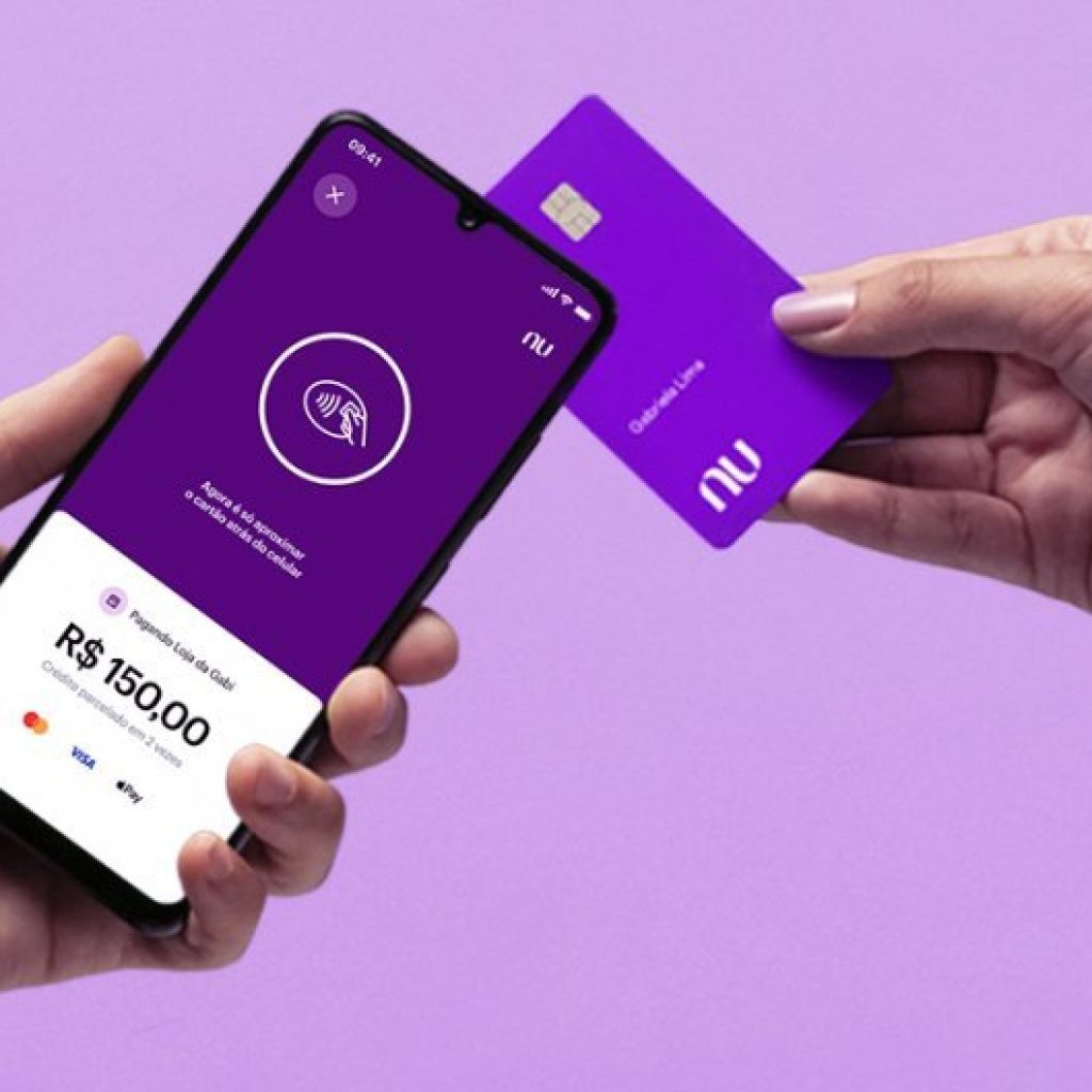 Nubank (NUBR33) lança "maquininha" para pagamentos de cartão pelo celular