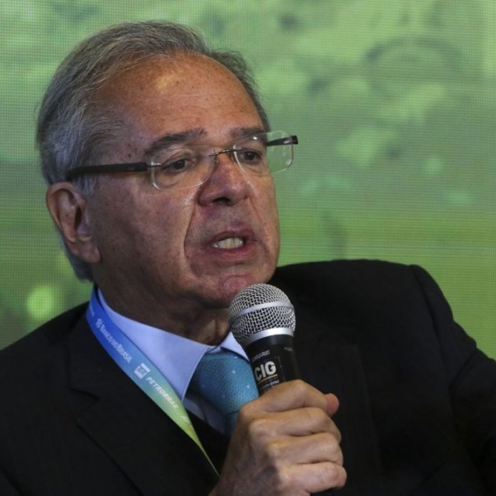 Paulo Guedes diz que talvez Brasil precise de "dois Bolsonaros"