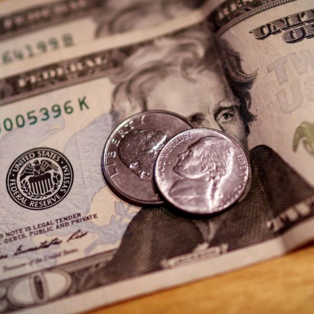 Dólar opera em alta após declaração otimista do FED