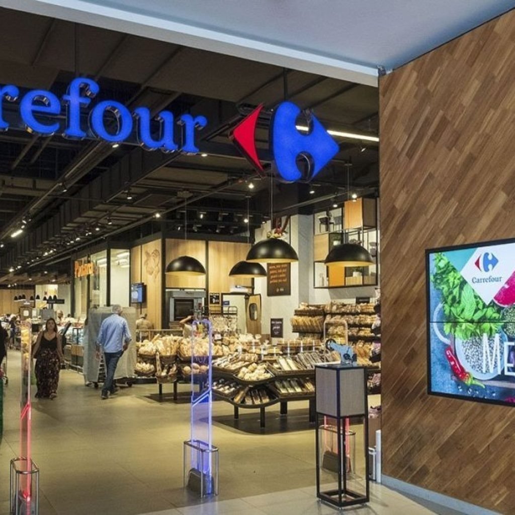 Carrefour (CRFB3) sustenta lucro em R$ 421 milhões sob pressão inflacionária