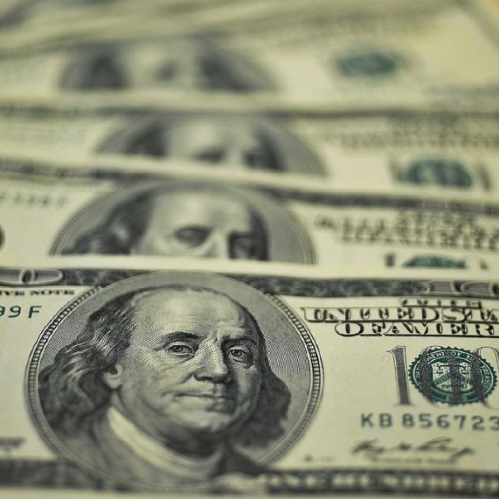 Dólar abre em alta após aumento da taxa de juros nos EUA