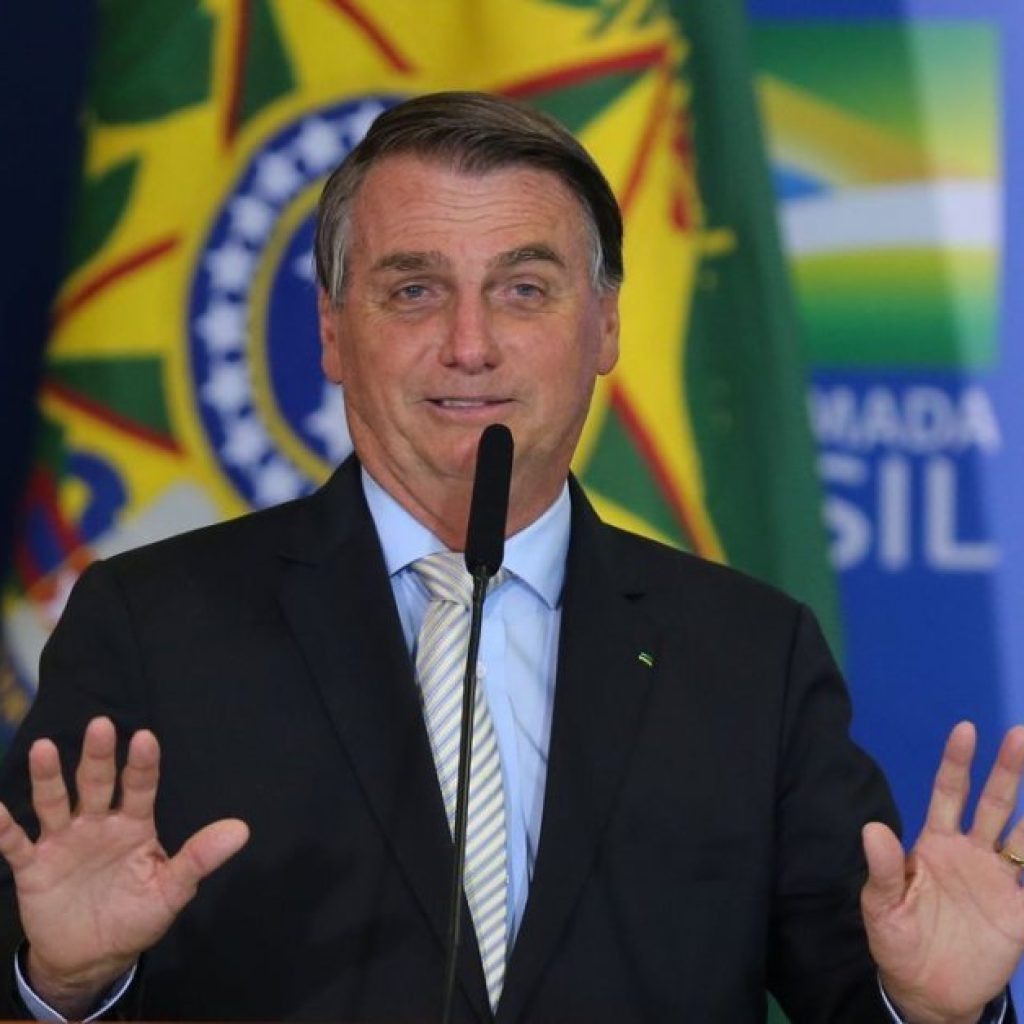 Bolsonaro provoca Leonardo DiCaprio em post no Twitter sobre eleições