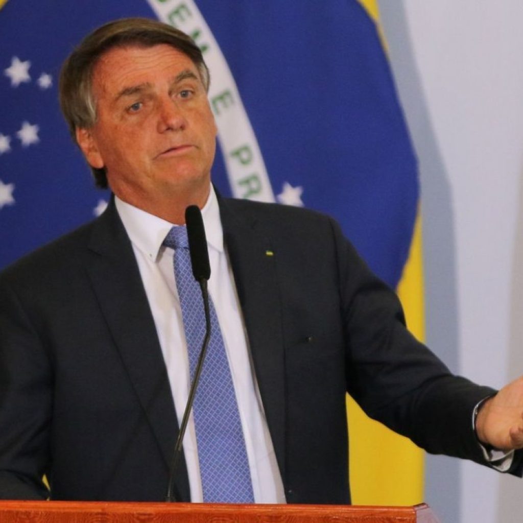 Bolsonaro concede indulto a Daniel Silveira