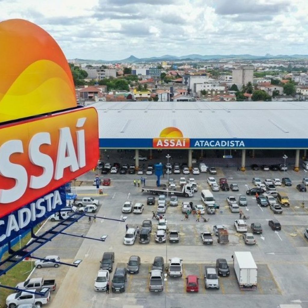Assaí (ASAI3) e Atacadão são “luz no fim do túnel” para o consumidor e mercado na crise